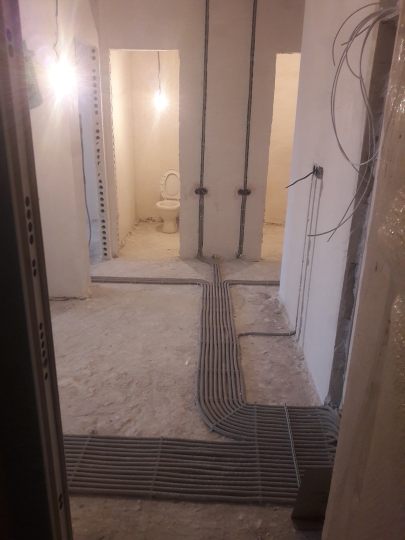 Разводка проводки в 3-х комнатной квартире по полу по адресу город Москва, Берёзовая аллея, 10к17